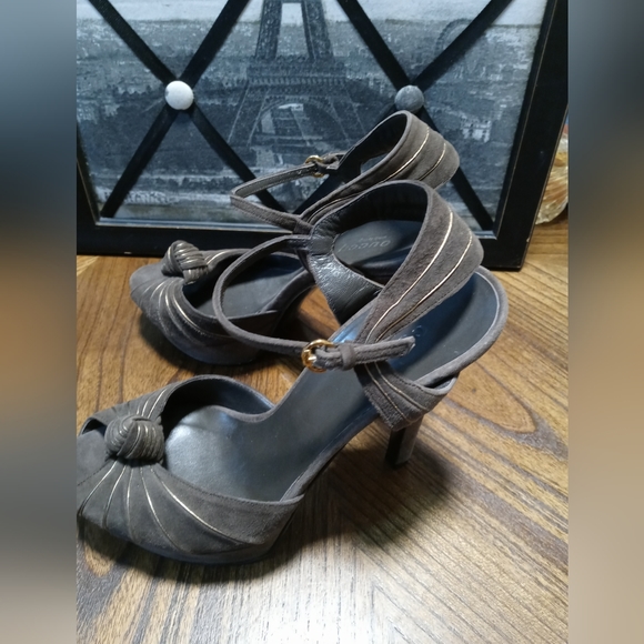 Authentic Gucci Olive Green Sling Back Sandals - Picture 8 of 16